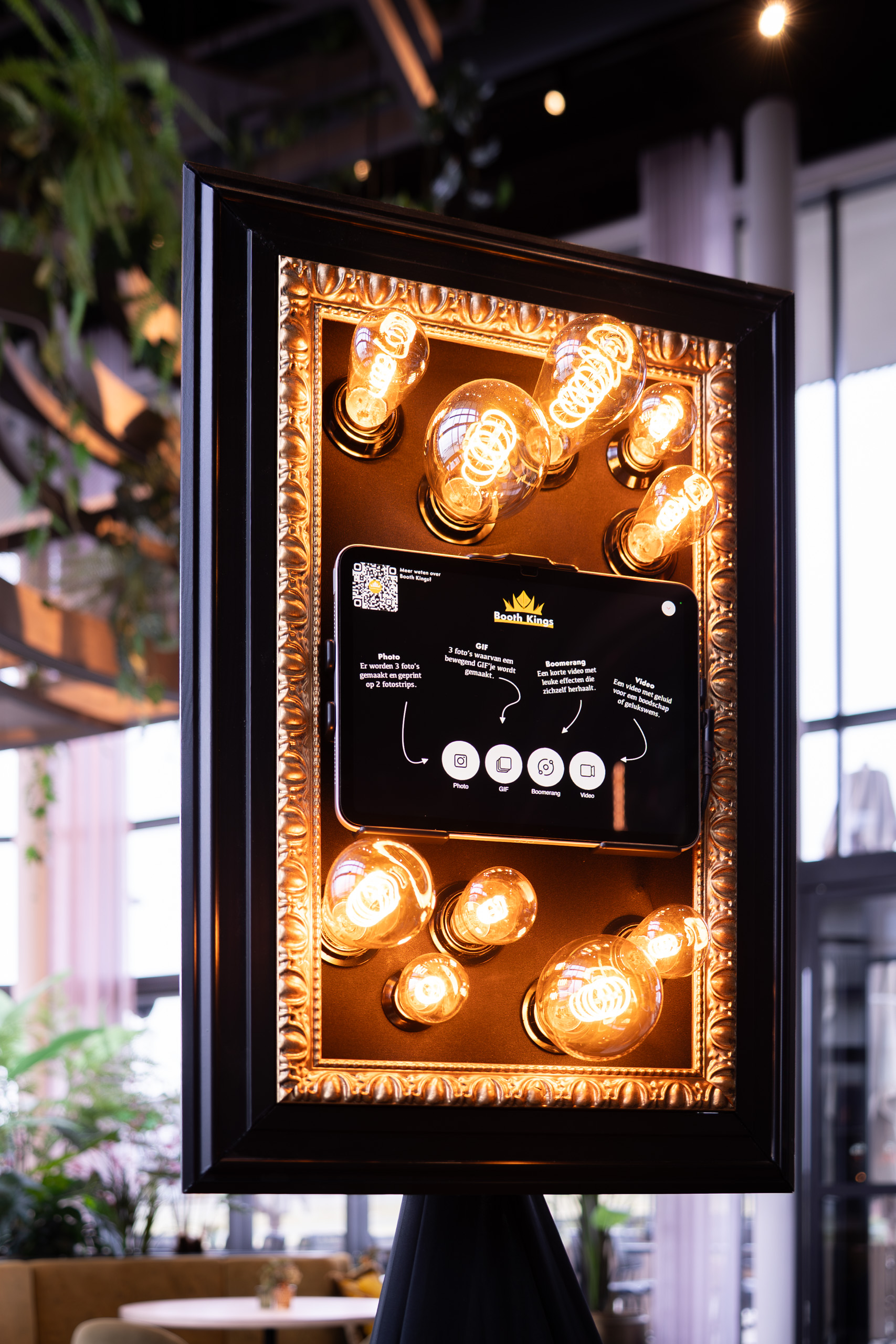 Shiny photobooth van dichtbij met dimbare gouden LED-filamentlampjes